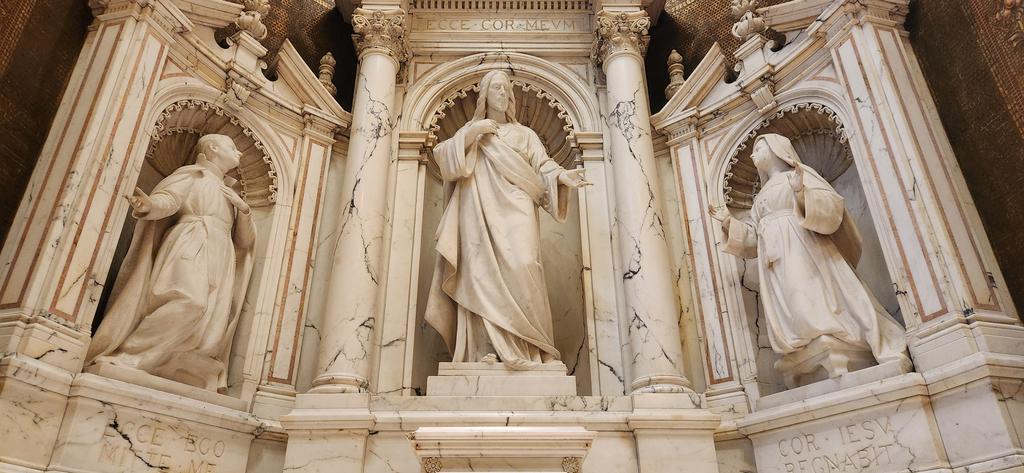 JamesMartinSJ's tweet photo. Today is the Solemnity of the Sacred Heart of Jesus. May you always love as Jesus did--and does. https://t.co/hE66B4aHuI