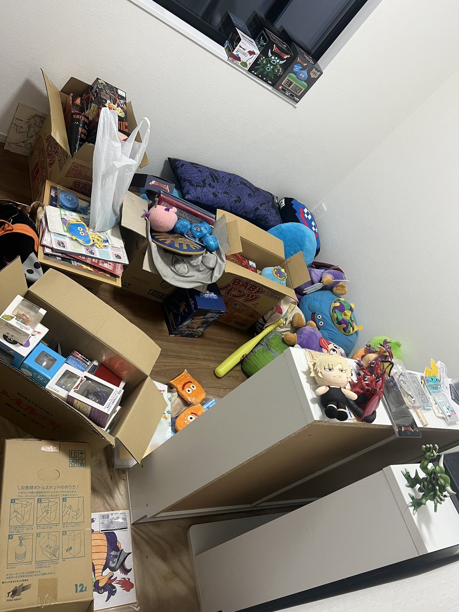 DRAGON_QUEST99's tweet photo. 部屋が全然片付かない https://t.co/Zmcc0IuJuV