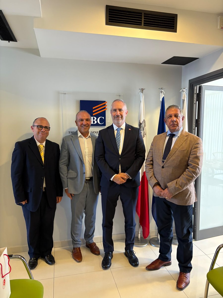 TC_ValettaBE's tweet photo. Dün Gozo’ya yaptığımız ziyaret kapsamında Gozo Ticaret Odası Başkanı Sn.Michael Galea ve CEO’su Sn.Daniel Borg ile bir araya geldik. Görüşmede Gozo’daki ekonomik ve ticari görünüm ile işbirliği imkanlarını ele aldık. Sıcak misafirperverlikleri için kendilerine teşekkür ediyoruz. https://t.co/yH1ZHAlPEY
