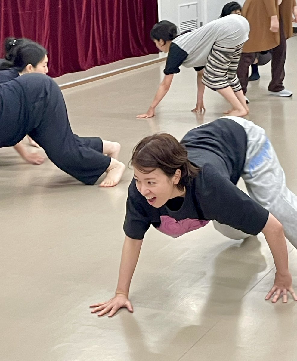 SeamlessAct's tweet photo. 【ACTING AREA: ヴォイス/ムーヴメント定期クラス】

昨日の木曜日にて8週間の定期クラスは無事終了しました！

皆さんのクラスに対するオープンな姿勢と質の良い集中力により、とても気持ちの良いクラスを進めることができました。

また、次の二学期、三学期もお楽しみに！

#池内美奈子
#木村早智 https://t.co/RDzbOXzMOH