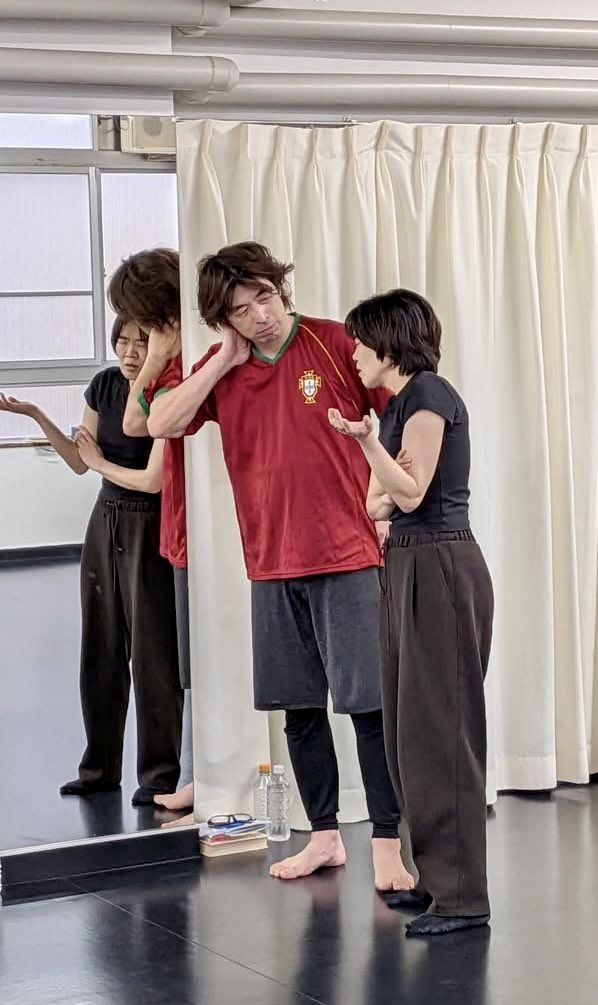 SeamlessAct's tweet photo. 【ACTING AREA: ヴォイス/ムーヴメント定期クラス】

昨日の木曜日にて8週間の定期クラスは無事終了しました！

皆さんのクラスに対するオープンな姿勢と質の良い集中力により、とても気持ちの良いクラスを進めることができました。

また、次の二学期、三学期もお楽しみに！

#池内美奈子
#木村早智 https://t.co/RDzbOXzMOH