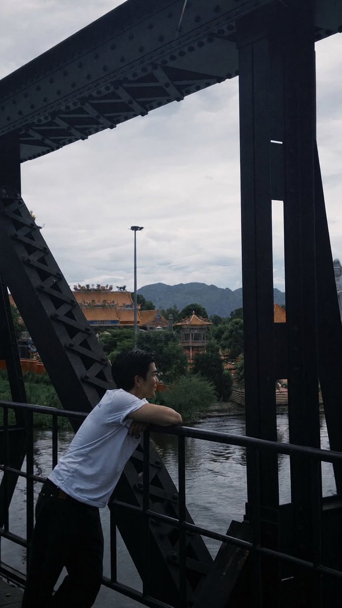 foujyee's tweet photo. i fear i’ll never stop falling for him 😭 he’s just so handsome

#TOYOTAxFourth 
#Fourthnattawat #โฟร์ทณัฐวรรธน์ https://t.co/BvDMGtrGEW