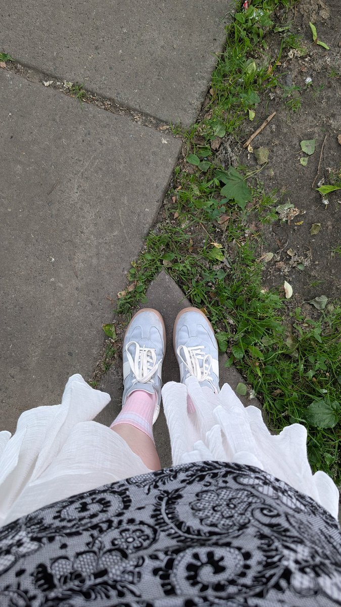 pidorwave's tweet photo. zero thoughts just vibes (буквально за 3 хвилини після цього фото вона попала під зливу) https://t.co/wGsqamhdnu