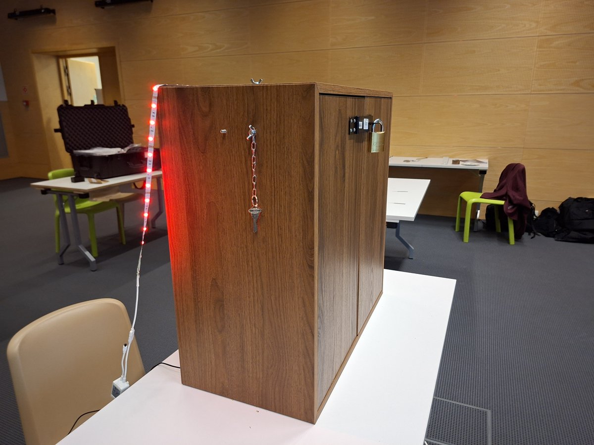 x33fcon's tweet photo. #CTF day 2 at #x33fcon - #lockPicking 🔒🔓 https://t.co/UmqDg57xHo