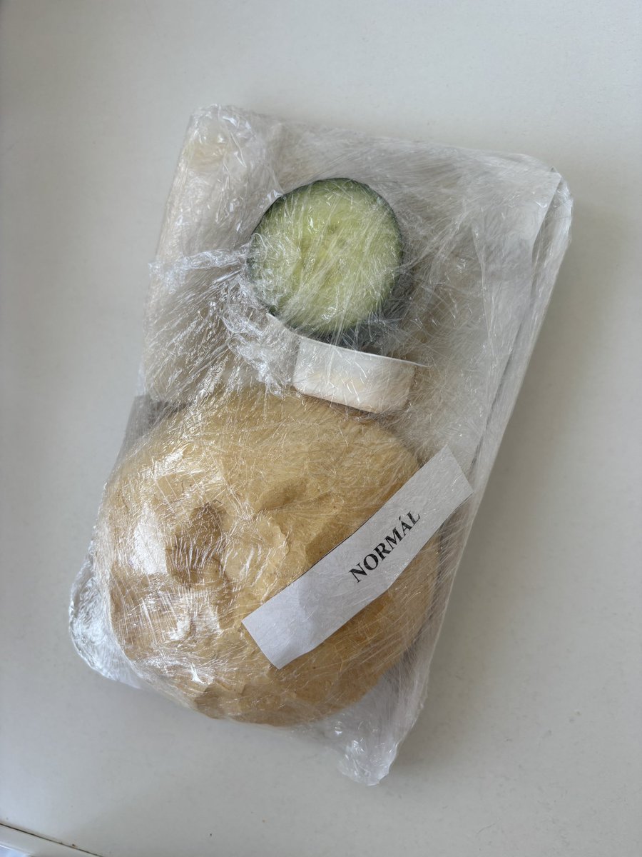 IkenoYuki's tweet photo. さて今日もハンガリーの病院食でもみて恵まれた環境に感謝するか https://t.co/O6Vvy4Q3ON