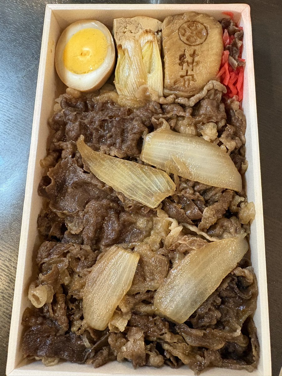 reyunka246's tweet photo. 今日のナムコのカフェレポしたいんですが、お先にこちらを✨🥹
注文していた🐮🍱を受け取りに行きました✨✨
で、なんと、うちわが🔥さん2つ😭❣️
めっちゃ嬉しい😭❤️‍🔥❤️‍🔥
ガチランダムなのね、これ😭 https://t.co/z9iAOIQb4O