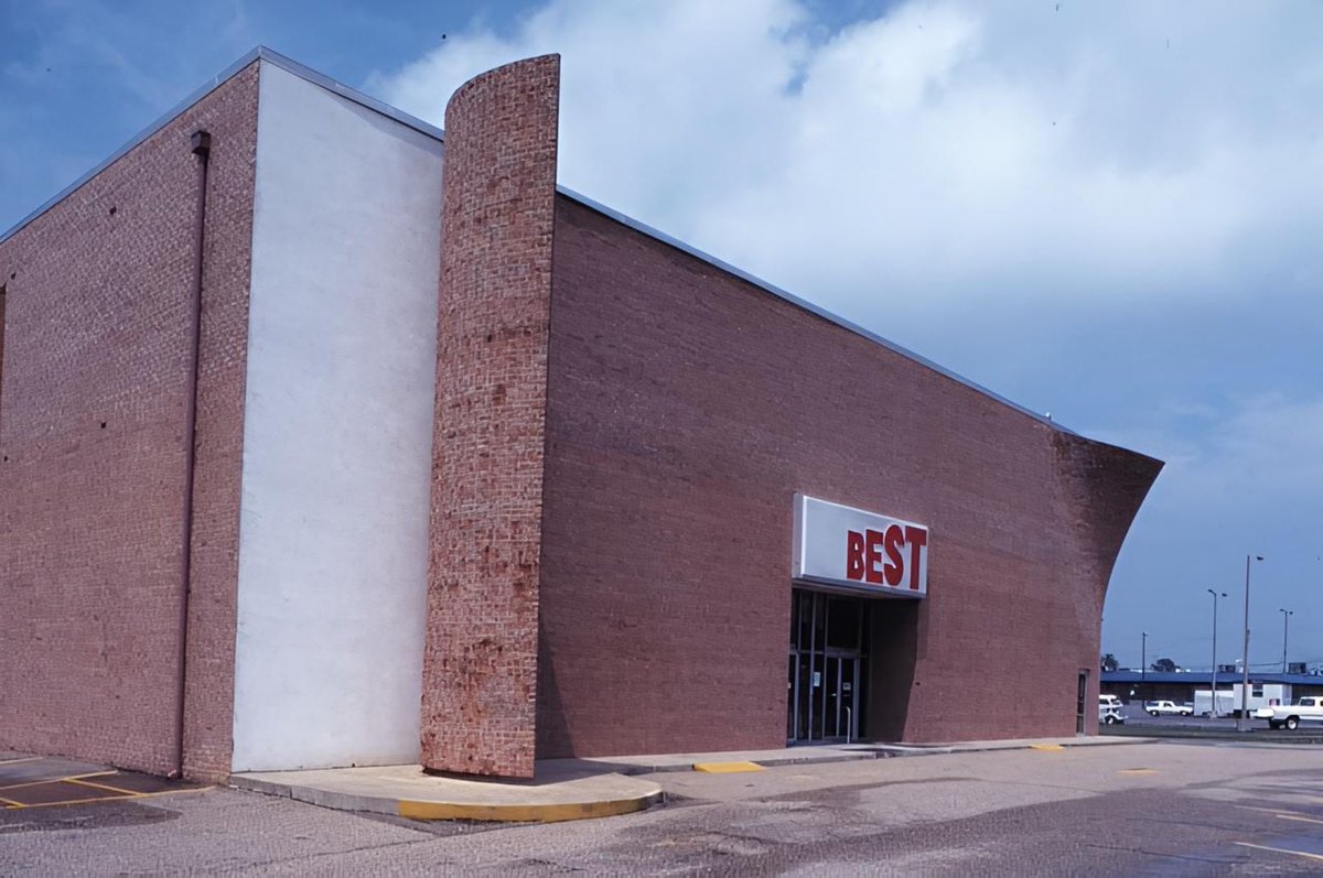 luusssso's tweet photo. Found more of these store facades y’all

This post is really exposing how boring modern retail architecture has become https://t.co/kXBkCRw7dl