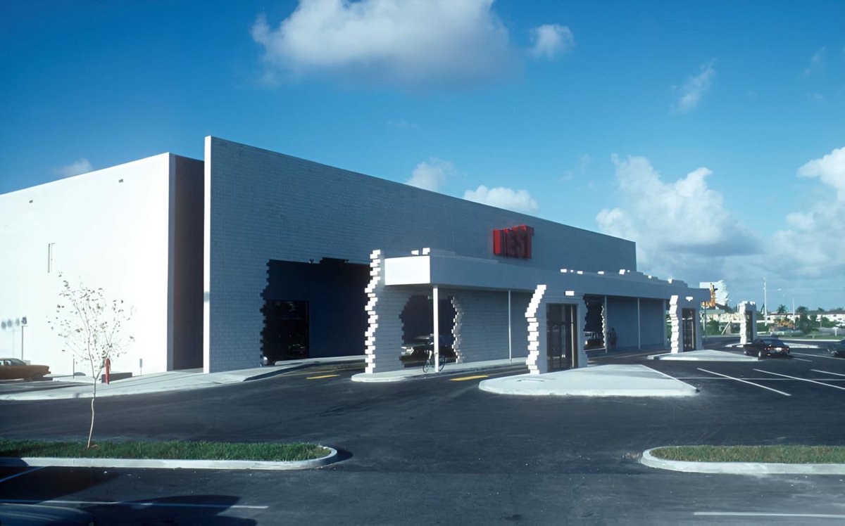 luusssso's tweet photo. Found more of these store facades y’all

This post is really exposing how boring modern retail architecture has become https://t.co/kXBkCRw7dl