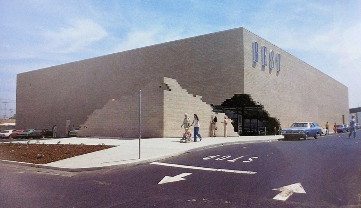 luusssso's tweet photo. Found more of these store facades y’all

This post is really exposing how boring modern retail architecture has become https://t.co/kXBkCRw7dl