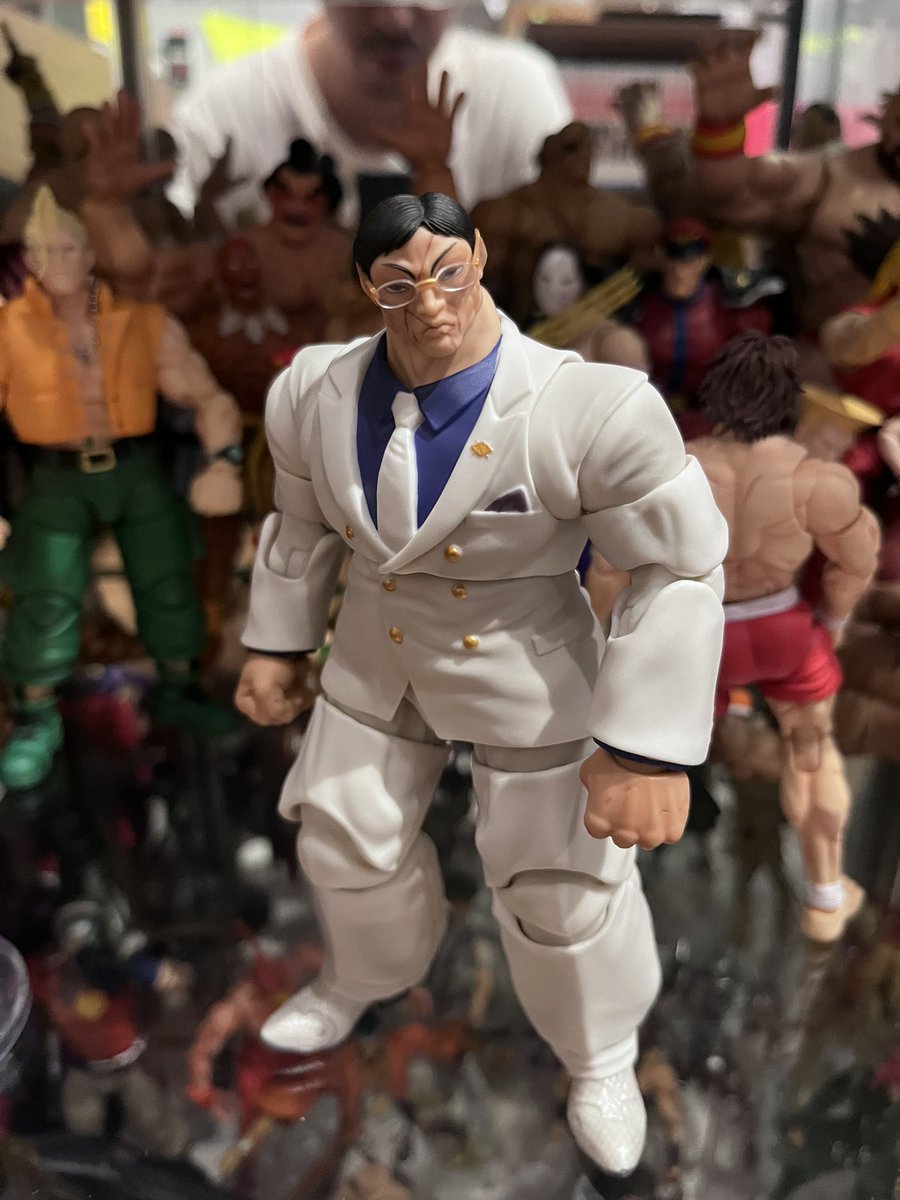 TKC_YKC's tweet photo. Ma Dong-seok マドンソクのフィギュアの作り方。
①StormArenasの花山薫と②Marvel Legendsのドイルグを用意します。②についてくるギルガメッシュのビルドパーツの顔を①のボディに取り付けると完成です。DonLee https://t.co/ooA9gMuQLT