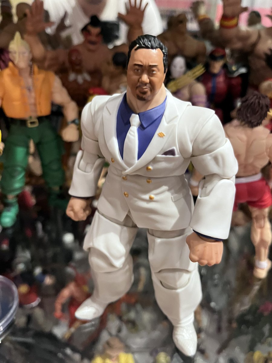 TKC_YKC's tweet photo. Ma Dong-seok マドンソクのフィギュアの作り方。
①StormArenasの花山薫と②Marvel Legendsのドイルグを用意します。②についてくるギルガメッシュのビルドパーツの顔を①のボディに取り付けると完成です。DonLee https://t.co/ooA9gMuQLT