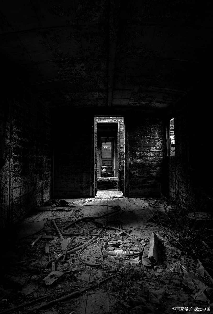 Jeffaaron78's tweet photo. New horror flick The Hollow Cabin hits cinemas this Friday! Follow a group of friends trapped in a remote woods, with jump scares nonstop. Grab your popcorn and don’t watch alone—you’ve been warned! https://t.co/XlO18xp7Ic