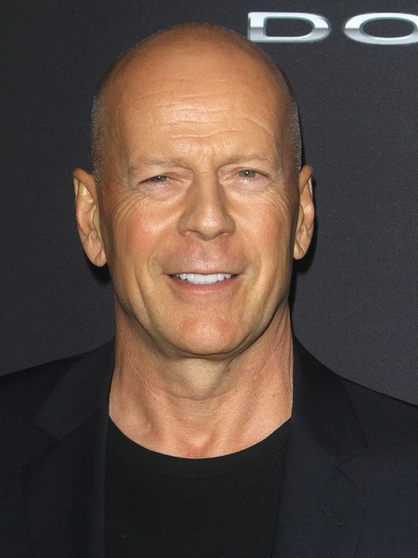 beehaber's tweet photo. Samuel L. Jackson, Bruce Willis’in yıllar önce verdiği tavsiyeyi anlattı:

🔹 “Bruce bana, herkesin sevdiği sürekli dönebileceğin bir karakter bulmalısın dedi.”

🔹 “Kötü filmler yaptığında ve gişede para kazanmadığında seni o karakter korur dedi.”

🔹 “Arnold’ın Terminator’ı var.”

🔹 “Sylvester’ın Rocky’si ve Rambo’su var.”

🔹 “Benim de John McClane’im var dedi.”

🔹 “O zaman sadece tamam dedim.”

🔹 “Ama Nick Fury rolünü alınca ne demek istediğini anladım.”

🔹 “Nick Fury için 9 filmlik anlaşma yapmıştım.”

🔹 “O an, Bruce’un söylediği şeyi yapıyorum dedim.”

🔹 “Artık benim de geri dönebileceğim bir karakterim vardı.”