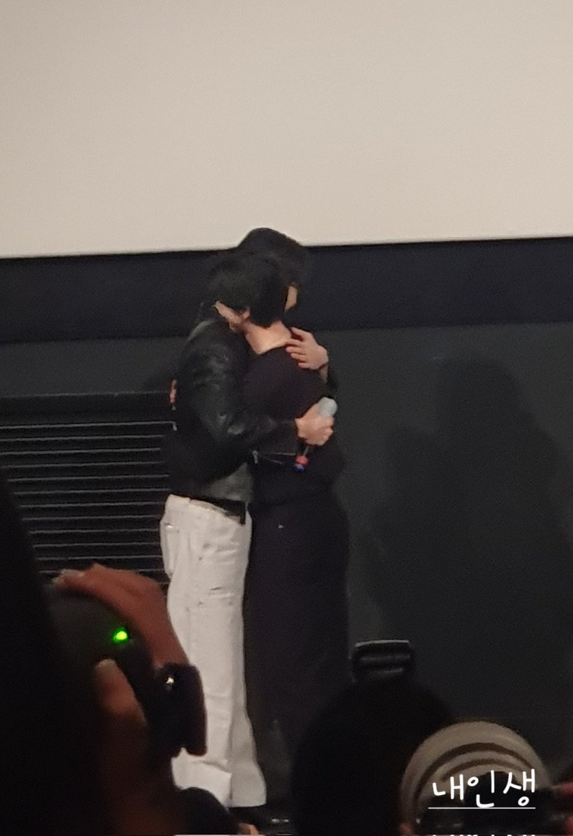 ui_ali15957's tweet photo. 그와중에 본인한테 딱 맞는 사이즈 귀신같이 찾아낸 형 https://t.co/eRwd0z73IK