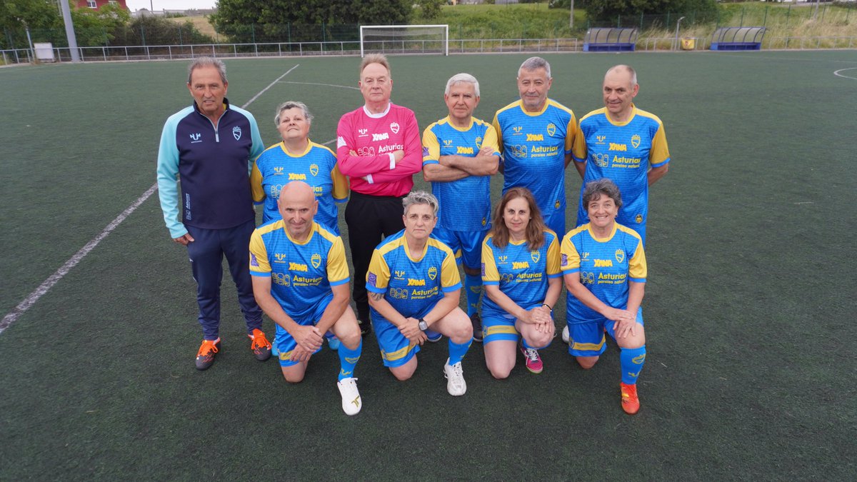 asturfutbol's tweet photo. 🅂🄴🄻🄴🄲🄲🄸🄾🄽🄴🅂 🄰🅂🅃🅄🅁🄸🄰🄽🄰🅂 🔵🟡

➡️ Este es el combinado asturiano que representará a España en la Primera Eurocopa de Fútbol Andando, que se disputará los días 24 y 25 de junio en Nyon (Suiza)

#LosColoresDeMiTierra #OrgulloDeSerAsturianos #PuxaAsturias https://t.co/DSEN1FWo5D