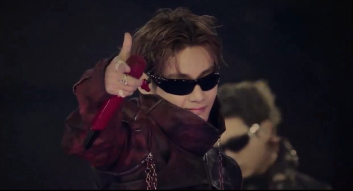 taeteluv_'s tweet photo. this look. https://t.co/h5UTU6eAUl