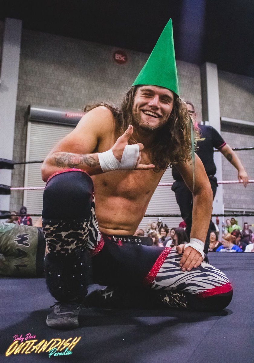 TheFamePierce's tweet photo. Momocon 2026 
#wrestler #momocon #graysonpierce #wwe #aew #chillin https://t.co/pfWIcPGwTj