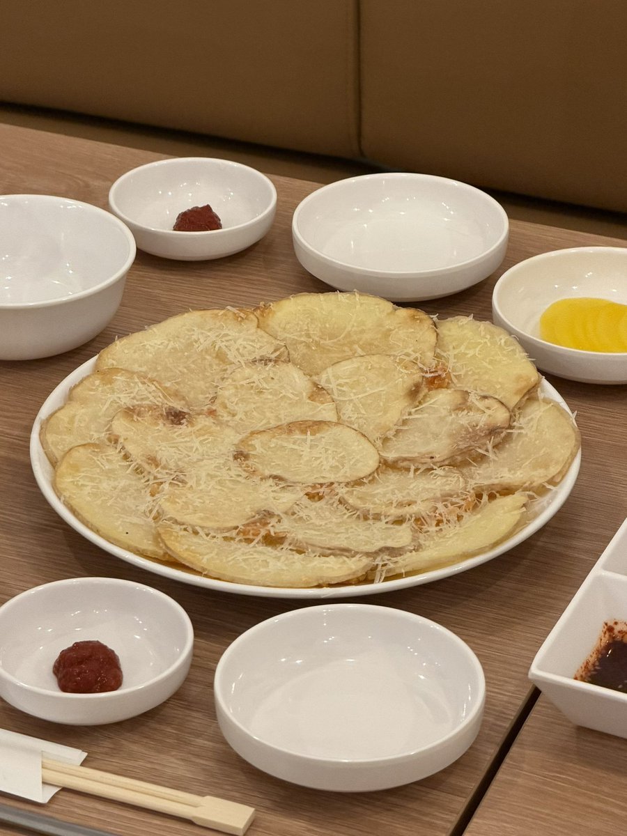 OOurday's tweet photo. 渡韓しないでこのクオリティは助かりすぎる、、新大久保にある"麺生堂"っていうカルグクス屋さん味ほぼ韓国すぎて絶対ここだけ韓国だったし新メニューのサンナクチ入りの冷たいカルグクス絶対食べて飛びます https://t.co/uVQ4YDQTpS