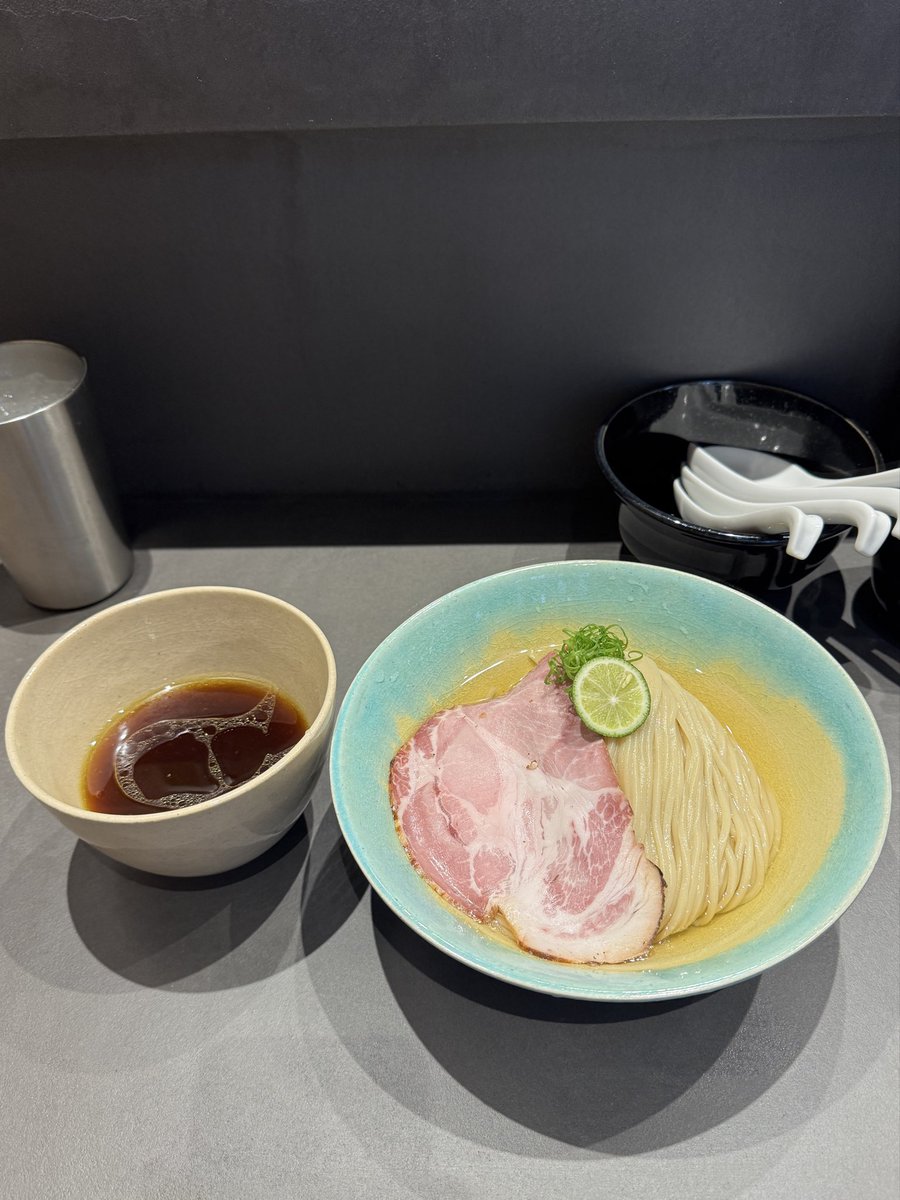 sin_start's tweet photo. Tsukemen Back to Back

醤油つけ麺（昆布水）　1350円

6/10に武蔵小山に新規オープンした
ブレビ系4店舗目のつけ麺屋さん

#武蔵小山ラーメン 
#TsukemenBacktoBack https://t.co/en8vm1Obg2