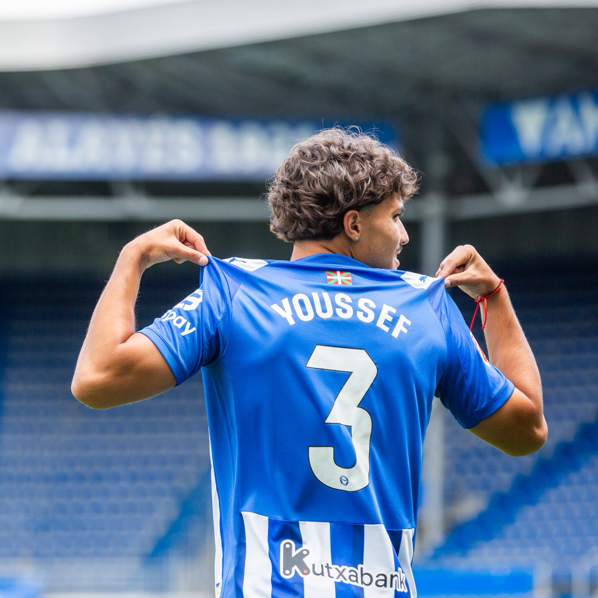Alaves's tweet photo. ✅ Debutar en @LaLiga 

La temporada y el sueño cumplido de 𝐘𝐮𝐬𝐢 🔝 https://t.co/iVgFpsGUrl