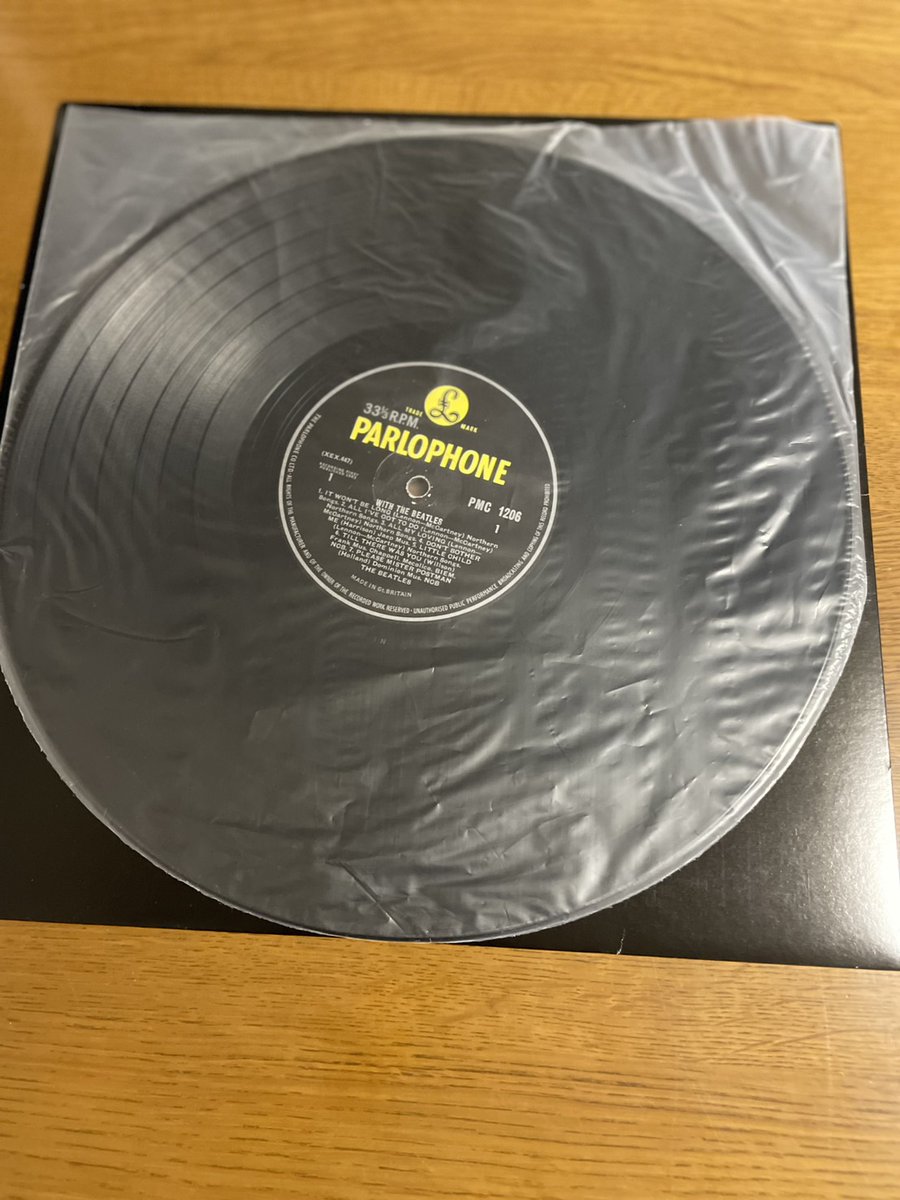 PennyLaneGG's tweet photo. 『With The Beatles』UK初盤。
NEMSのアウターとパーロフォン宣伝チラシ付。「NEMSってブライアン・エプスタインが経営してたレコード店か？」と思い購入。この地味めなアルバムにあえて『She Loves You』を入れないところが、さすがビートルズ。
#TheBeatles #ビートルズ https://t.co/rHOuFTc6v5