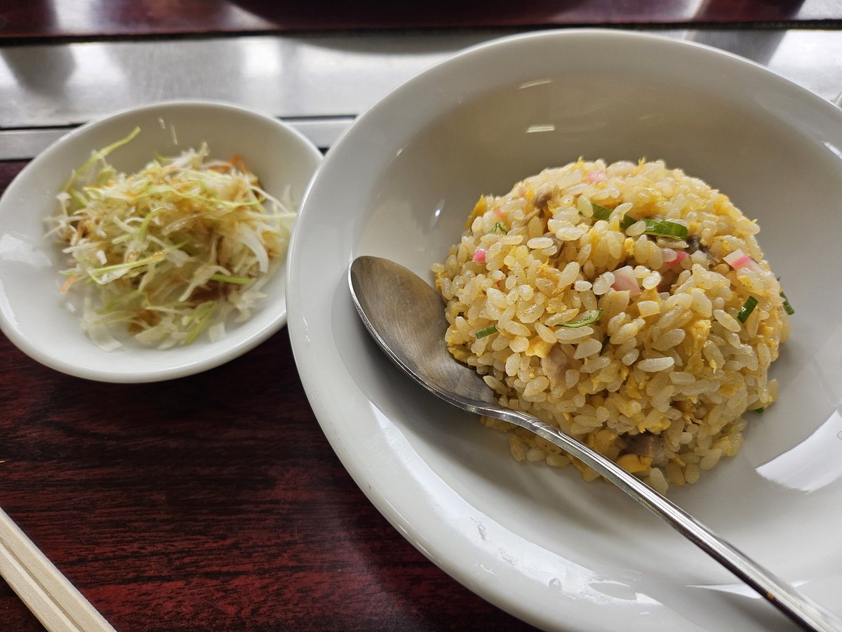 s58io19's tweet photo. ランチ
御殿場市中畑｢大龍｣さん
大龍味噌ラーメン🍜
辛さはびびっておさえめw
牛骨スープの牛チャーシュー美味☺️
超激辛で唐辛子振ってた子に引いたw
ごちそうさまでした❗
#ランチ
#ラーメン
#焼肉
#御殿場市
#大龍 https://t.co/27YBOsCwUZ