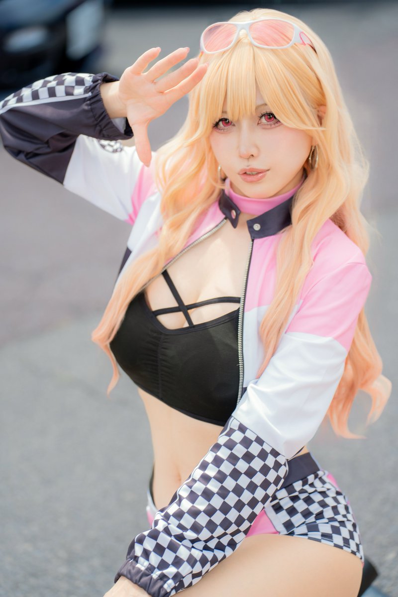 shizuku173's tweet photo. ⚠️cosplay⚠️

       その着せ替え人形は恋をする 
　　　喜多川海夢〜レースクイーンver.〜

📸まっち•the•69さん@kzmatch 

#ひめたま祭 https://t.co/uythdtei41