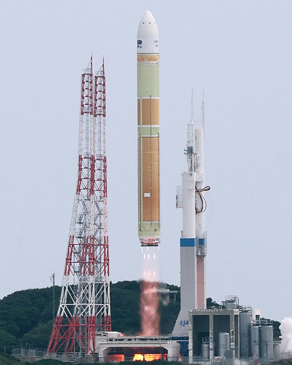 thespaceroad's tweet photo. Photos from the H3-30 debut liftoff at Tanegashima on June 12! Japan’s new low-cost rocket configuration lifts off successfully with its test payload and small satellites. Clean ascent for JAXA’s flagship. 🚀🇯🇵
#H3Rocket #JAXA #Tanegashima https://t.co/kvLwMXWPFO