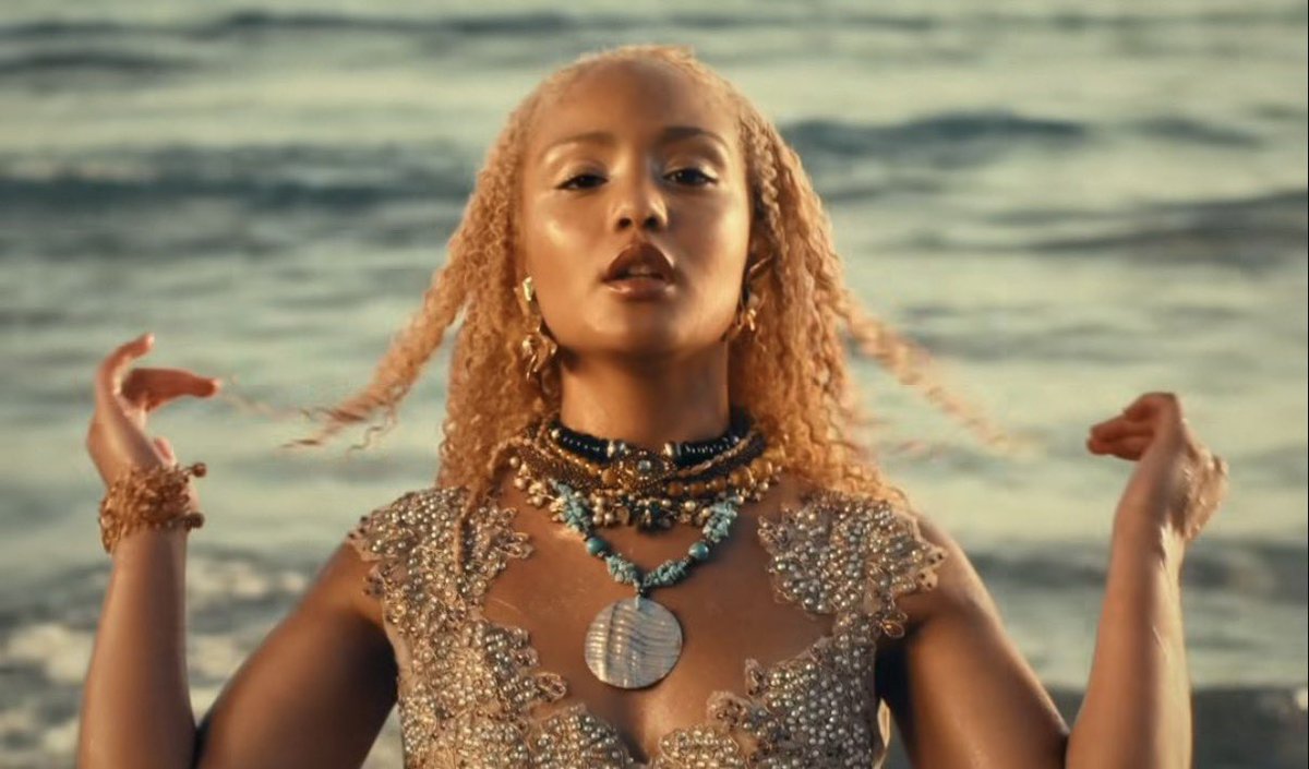 StarAcGang's tweet photo. Le nouveau titre de Candice « Impolie » est dispo ! Le clip sort à 17h 🧜‍♀️ 
#Candice #New #StarAcademy https://t.co/0psBIQYW5l