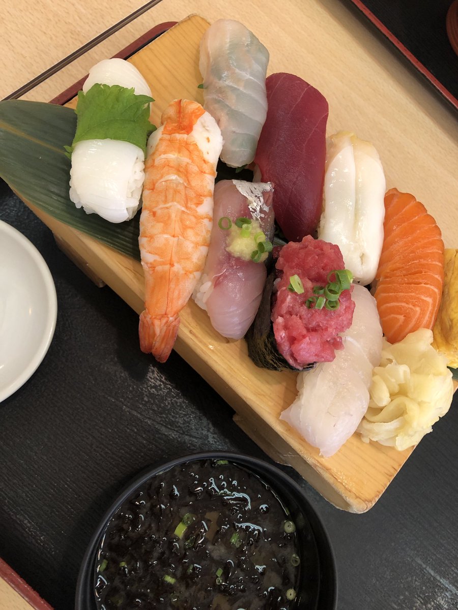 wasdone1's tweet photo. 忘れてた💦
お昼はランチのお寿司🤤 https://t.co/4Y4rdgsE3w