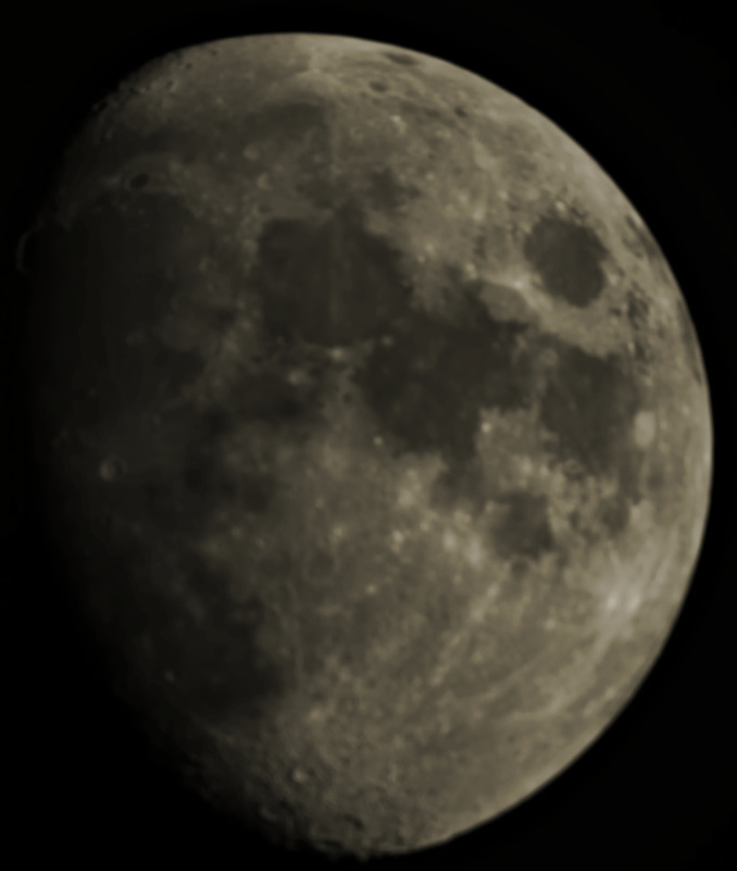TheSolarGazer's tweet photo. AfAfter an unsettled day, I took a video of the moon with the Seestar S50, which I stacked later.

https://t.co/d6ixPzKls6 https://t.co/R0gS2NNIIz