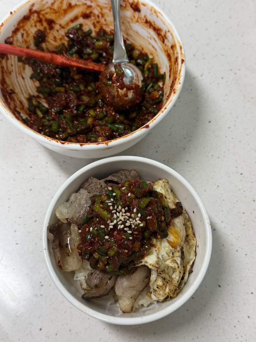 nuvyne_'s tweet photo. 마늘쫑비빔밥 입덕 https://t.co/EjugUbNUux