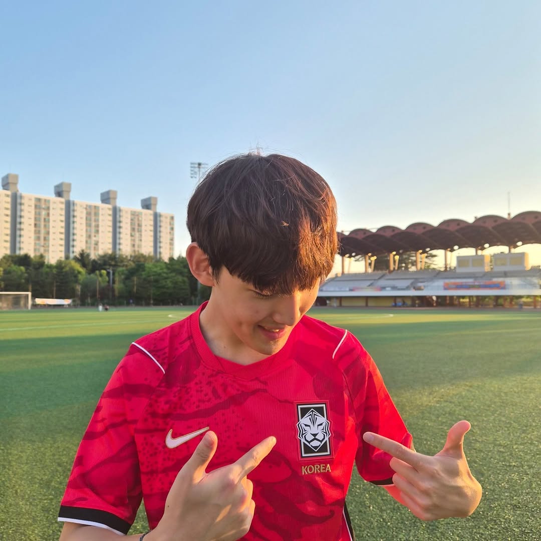 rju_archive's tweet photo. 260612 임종언 인스타 게시물

대한민국을 대표하는 선수분들,다치지 말고 끝까지 퐈이팅!!🤘💪
모두가 하나되어 힘차게 응원하겠습니다🍀

#쇼트트랙 #임종언 https://t.co/djWG7MrKHm