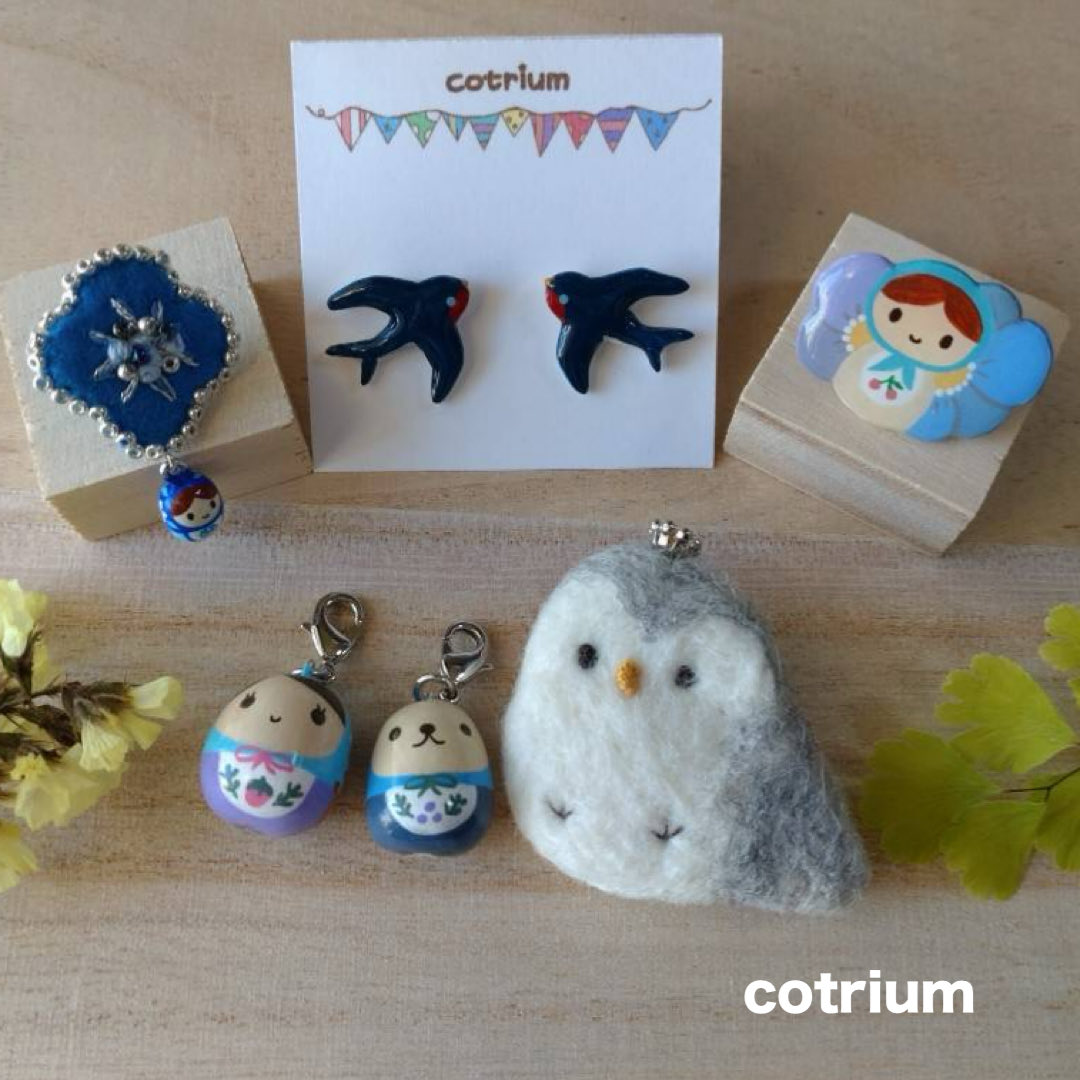 cotrium's tweet photo. こんばんは。
梅雨でジメジメしているので
写真だけでも爽やかなイメージで
ならべてみました。
最近は次のてづくり市に向けて
少しずつ秋冬商品を考えているので、
頭の中はハロウィンやクリスマスです。

 #鳥 
 #雑貨
 #マトリョーシカ
 #イラスト 
 #ハンドメイド https://t.co/lst73tmmef