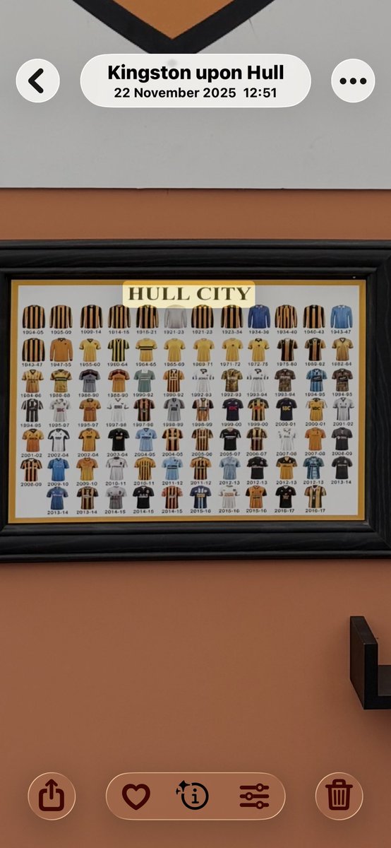 JeffCunny's tweet photo. @HullCityKits @TigerTubePlayer 1940-43 was probably the closest Les. https://t.co/F0NwGyd7k4