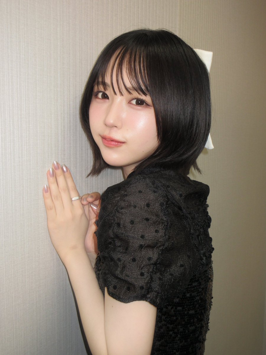 なえなの tweet media