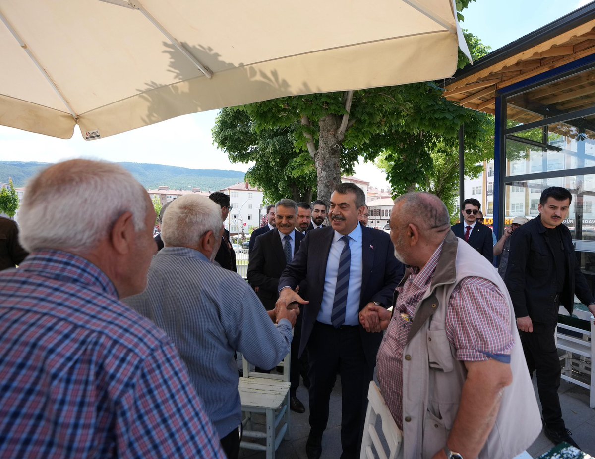 Yusuf__Tekin's tweet photo. 📍Yozgat

Yozgat’ta vatandaşlarımızla bir araya geldik. Samimi sohbetleri, kıymetli görüşleri ve misafirperverlikleri için  teşekkür ediyorum. https://t.co/zGdN4gN2HC
