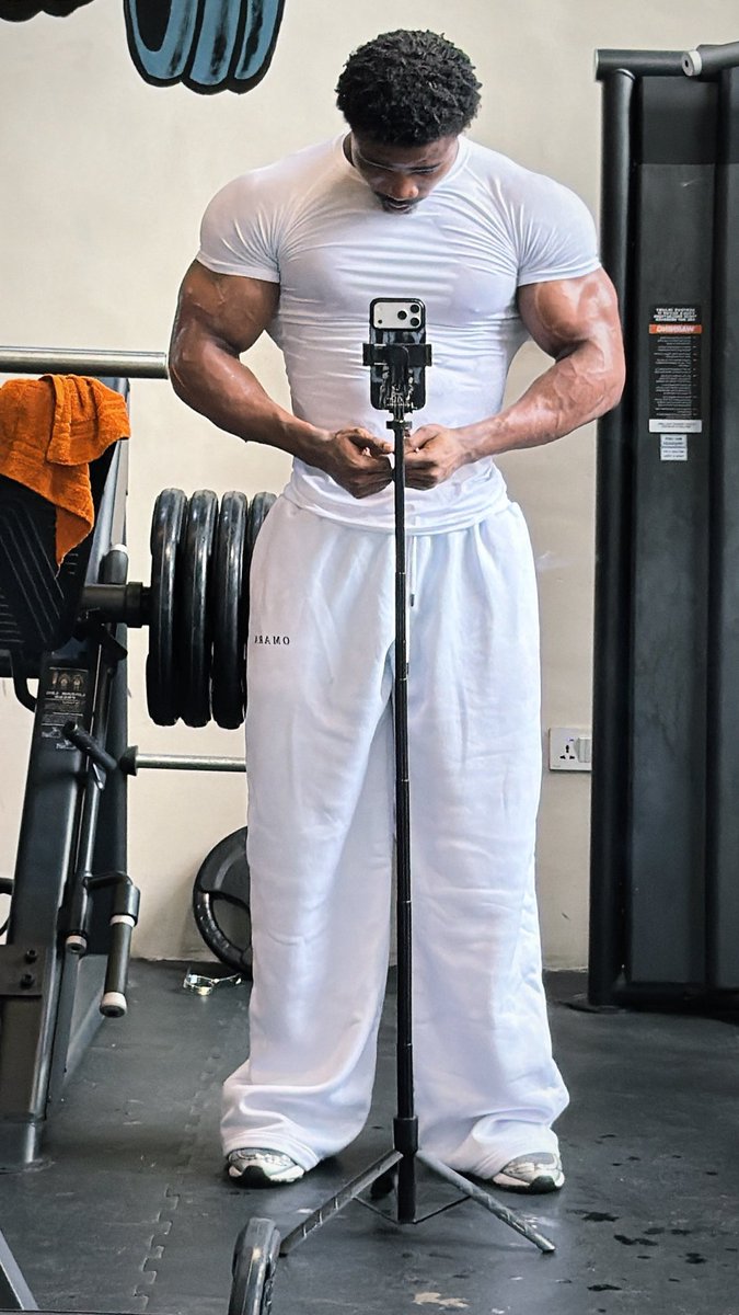 Wfmilleytall3's tweet photo. A few fit from recent gym sessions 🧘🏿💪🏿🖤 https://t.co/KXcvLFf0Ck