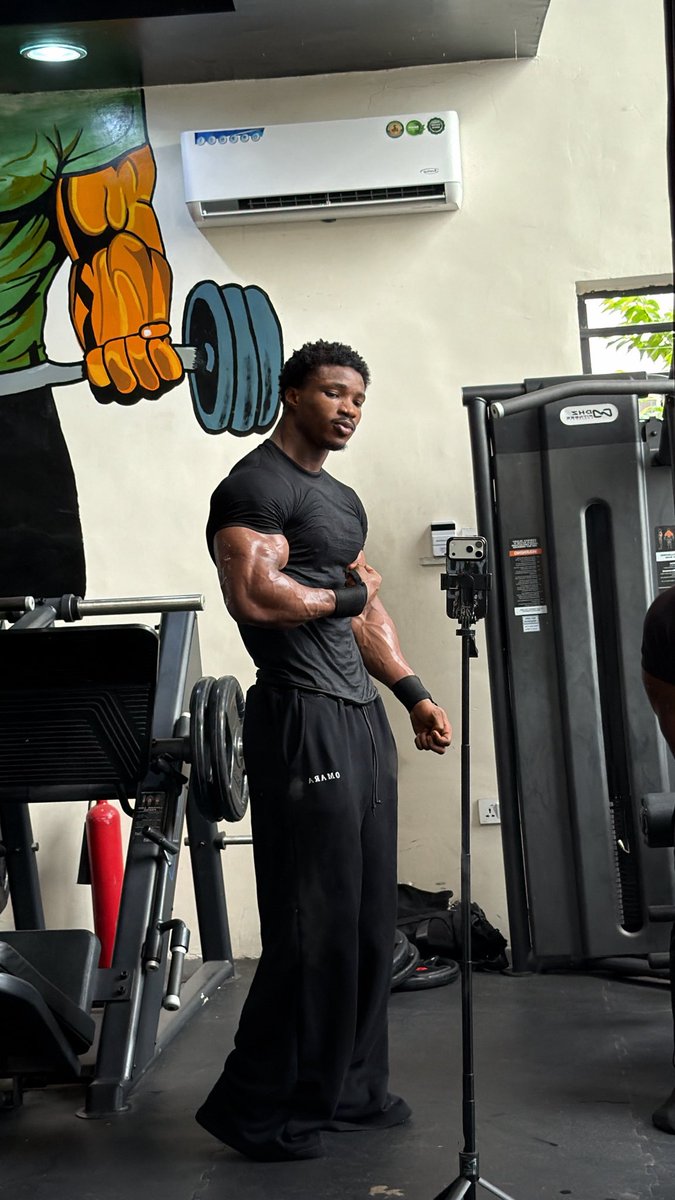 Wfmilleytall3's tweet photo. A few fit from recent gym sessions 🧘🏿💪🏿🖤 https://t.co/KXcvLFf0Ck