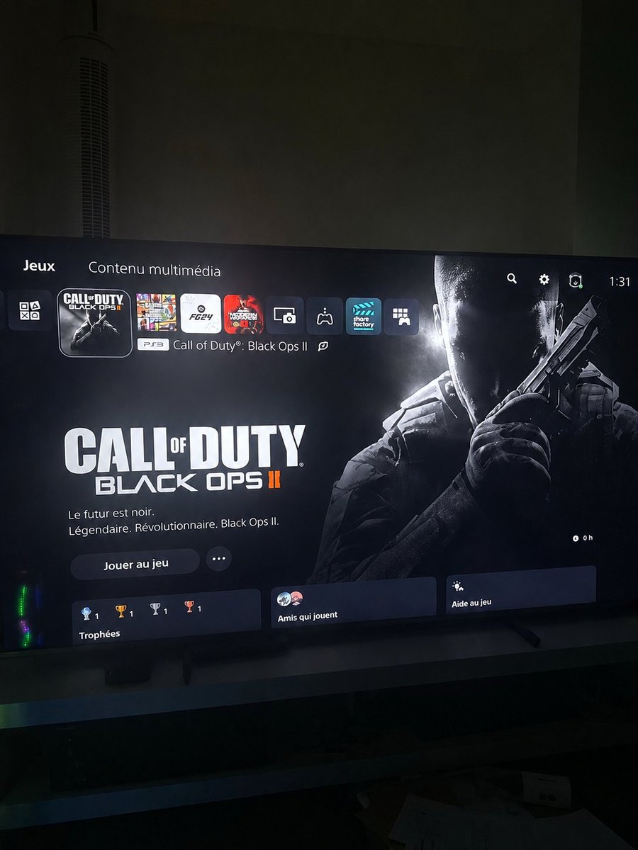 NowYouRaGe's tweet photo. 🎮 La génération #NowYouRaGe sait. Black Ops 2, c’était les nucléaires, les clips légendaires, les soirées jusqu’à 3h du matin et des souvenirs inoubliables. Plus de 10 ans après, aucun Call of Duty n’a réussi à recréer cette magie. 🔥☢️ #BO2 #BlackOps2 https://t.co/mrH1Q20Zxm
