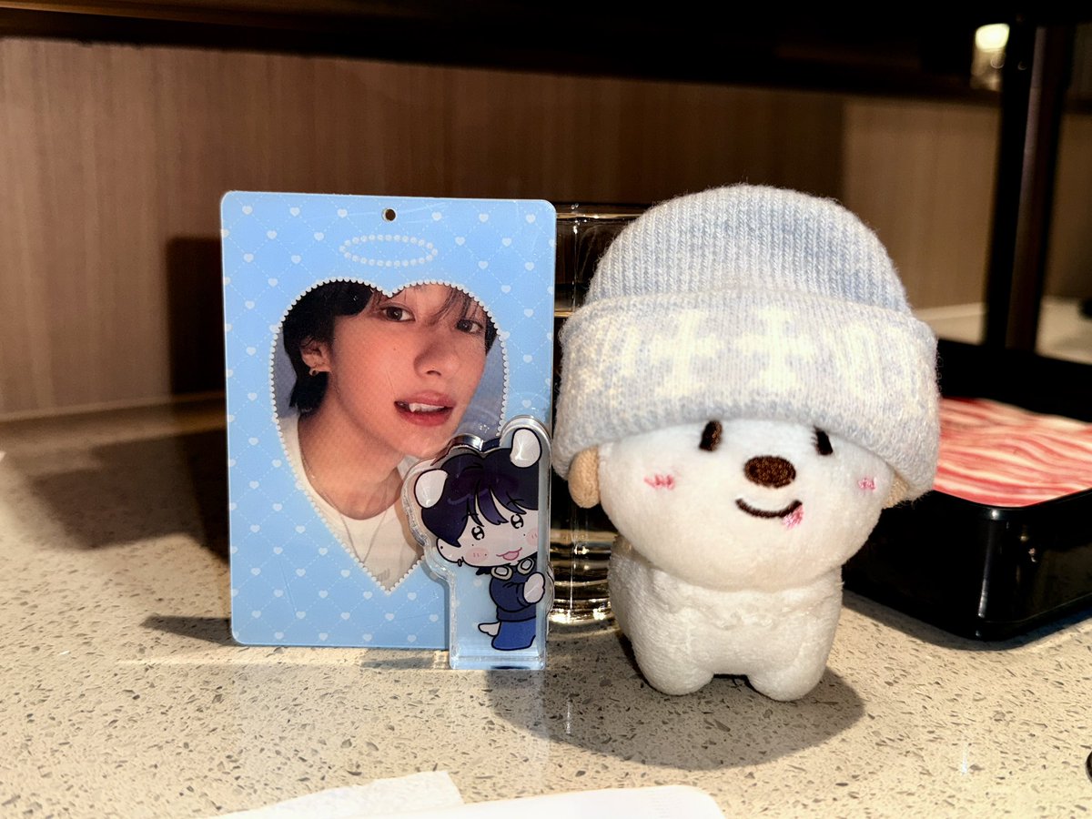 andlott's tweet photo. Team한걸음뒤에항상내가잇엇는데
너무 바빠서 3개월만에 만나다 .. https://t.co/RmT9Aj0T9o