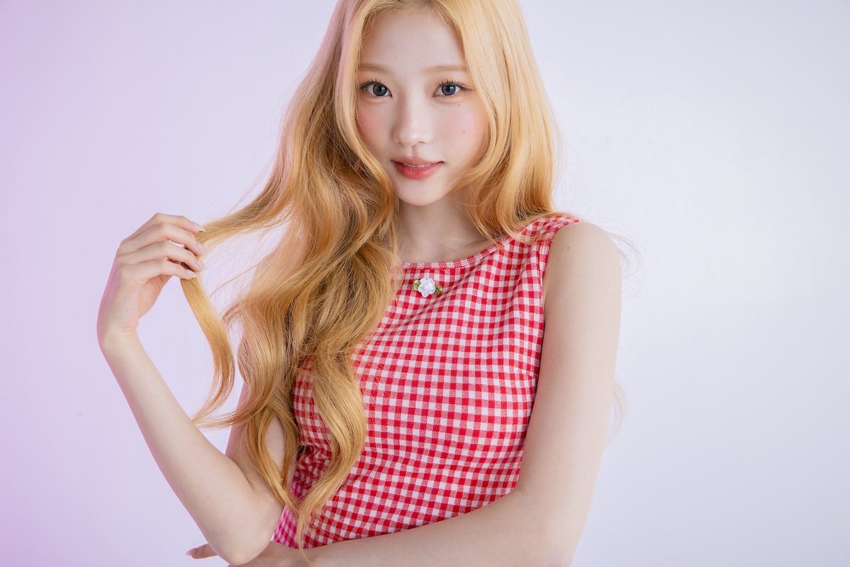 cantstophyper7's tweet photo. 260612 nicolaJP magazine 🧁

Q. 유하 > 스텔라에게 캐치프레이즈를 붙여본다면!
“뭐든 능숙하게 해내는 멀티플레이어!”
스텔라는 여러 가지를 잘하고, 다양한 것에 관심을 가지고 있는 사람이에요. 그런 스텔라지만, 사실은 아침에 약하고 일찍 일어나는 것도 힘들어해요

Q. 자신에게 캐치프레이즈를 붙인다면?
“귀여운 고양이”
이건 하츄들이 붙여주신 캐치프레이즈예요. 멤버들도 제 성격이 고양이 같다고 말해줘요.

Q. 주은에게도 캐치프레이즈를 붙여본다면!
“댄싱 머신”
주은이는 저희 팀의 메인 댄서이기 때문이에요! 「FOCUS」라는 곡에서 주은이가 브레이크댄스를 추는 장면이 있는데, 정말 파워풀하게 춰서 꼭 봐주셨으면 해요!
#Hearts2Hearts #하츠투하츠 #STELLA #스텔라
