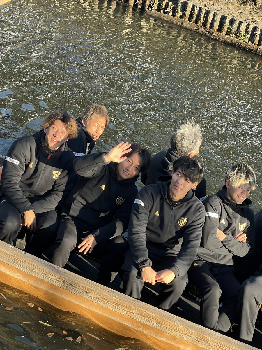 ri10city's tweet photo. 人生の中でこんなに近くで応援
出来るクラブそして選手って初めてで
そりゃ巨人はずっとずっと好きだけど
すぐ行ける距離じゃなくて
だからこそCITYと出会えて
岡庭選手を全力で応援できて私は幸せだ！！！！ https://t.co/ZgRTVRzm0Y