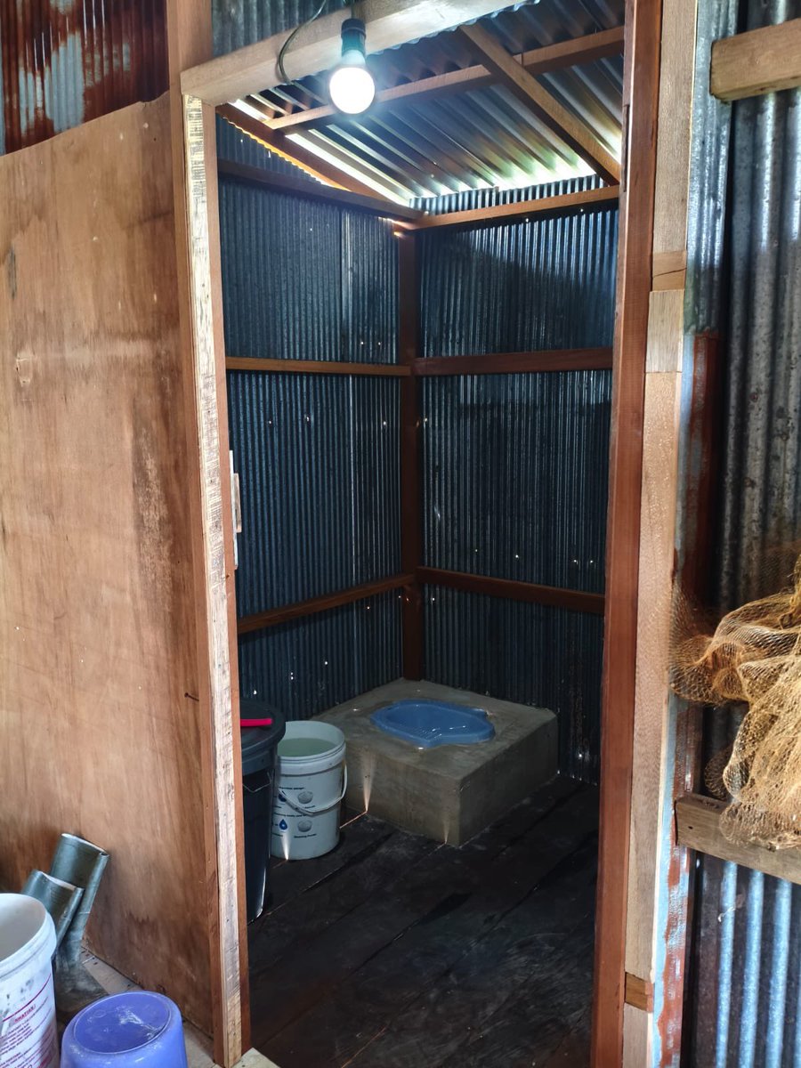 faaatthh's tweet photo. Dikirimin foto pembangunan toilet yg udh selesai di sebuah pondok di tengah tambak yg jauh dari permukiman. Katanya biar aku dan kawan kawan perempuan nyaman klo pas field trip, gak kebingungan mau pipis/buang hajat dimana. 

So thoughtful ☺️ https://t.co/YN7NMOlaqr
