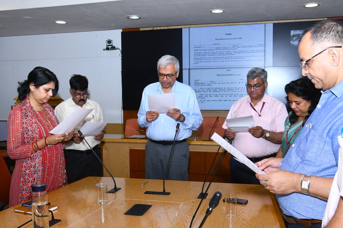 ICMRDELHI's tweet photo. Ahead of World Blood Donor Day 🩸, Dr. Rajiv Bahl, DG ICMR &amp; staff at Headquarters pledged to raise awareness on regular, voluntary, unpaid blood donation and to contribute blood for those in need—emphasizing that no life should be lost due to blood shortage.

#WorldBloodDonorDay https://t.co/21KqYlD8X1