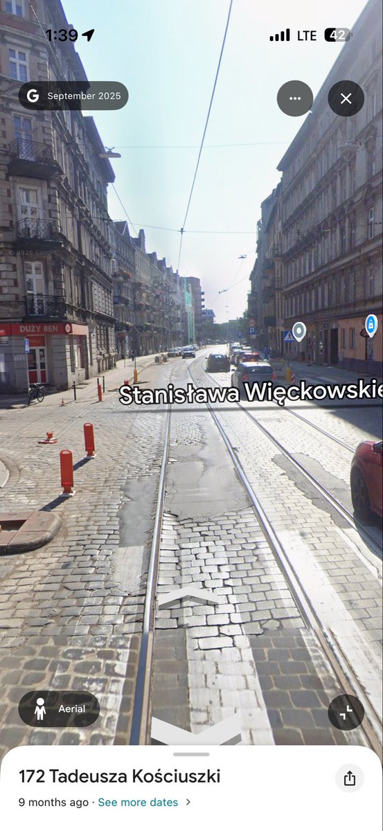M_Mynarski's tweet photo. tymczasem average @wroclaw_info experience, 0 zieleni, niewidoczne oznakowanie poziome, stuletnia kostka, niewymontowane stare szyny, pourywane lotki, dziury, łachy odchodzącego asfaltu https://t.co/U8WR0Mucra