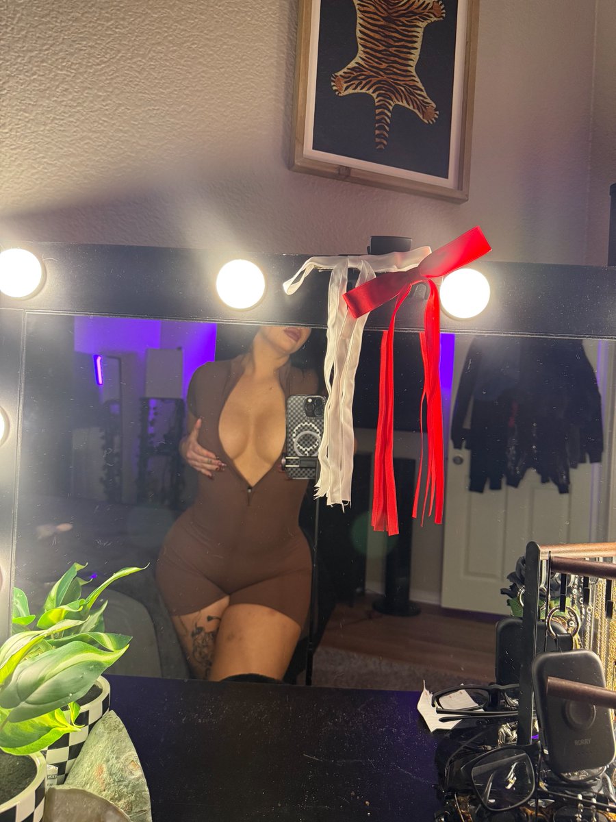 hellobabytayy's tweet photo. sorry I unzipped it too much🤭 https://t.co/0ChehFEonY