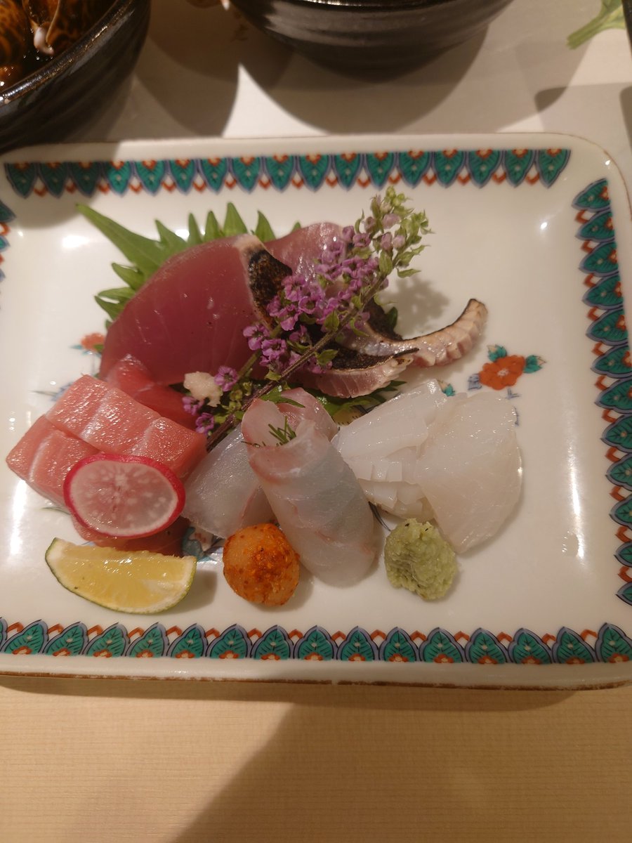 k46p0j's tweet photo. 突き出しの茶碗蒸しがもう絶品、ちょこっと盛りのお刺身も美味しいし、バイ貝旨煮がまた絶品なのよ。
羽根屋好きで富山に行った時に一目惚れ🍶 https://t.co/ujRae851ZJ
