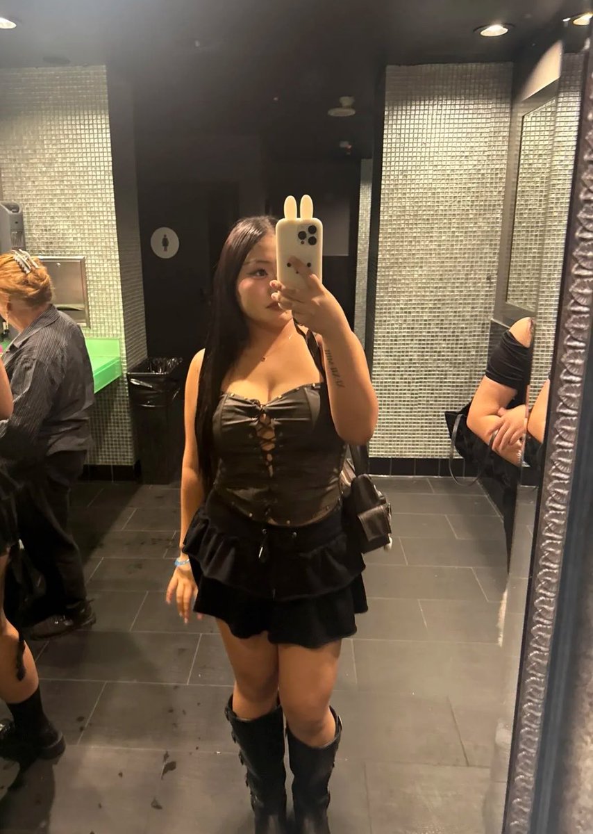 sarahyang2007's tweet photo. Can I be your bunny ? 🐰 💋 https://t.co/X3XXDHQMTH
