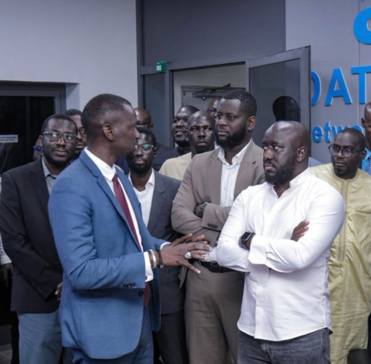 Almoundji's tweet photo. Merci au Ministre @SALLAlioune20 pour sa confiance, son exigence bienveillante et son exemple de leadership au service de la nation.
Le meilleur reste devant nous. Pour le Sénégal.🇸🇳
#ServicePublic #Numérique #Sénégal #NewDealTechnologique #Passation https://t.co/aOeiBF9202